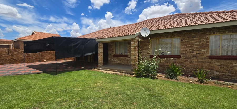 3 Bedroom Property for Sale in Meiringspark Ext 1 North West